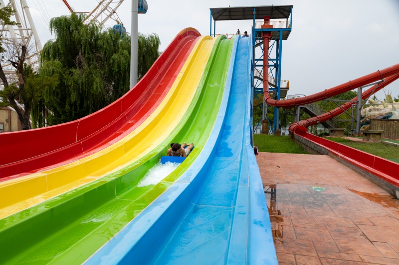 建造水上樂園怎么選取人工水上造浪設(shè)備?-牧童水上樂園