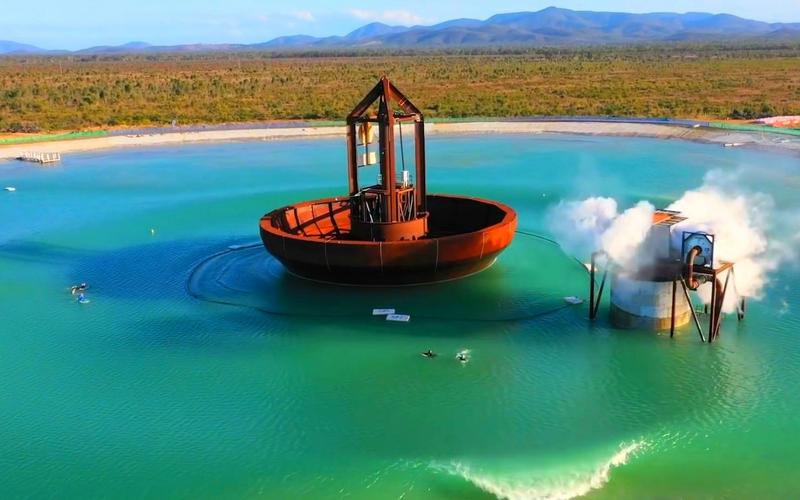 不可思議的人工造浪機(jī),1400噸的金屬拱體,每小時(shí)造浪2400個(gè)